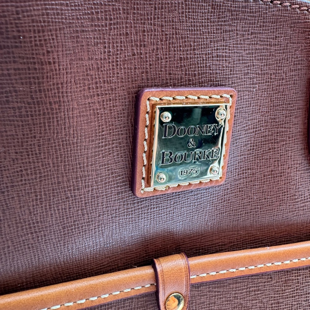 Dooney & Bourke Saffiano Small Daniela - Picture 6 of 8